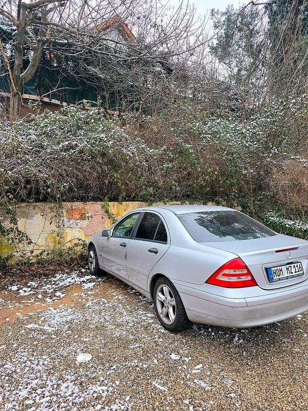 Silber Gebraucht 2003 Mercedes C180 Limousine | 3.300 € (Etwas zu teuer) - Bild 1/4