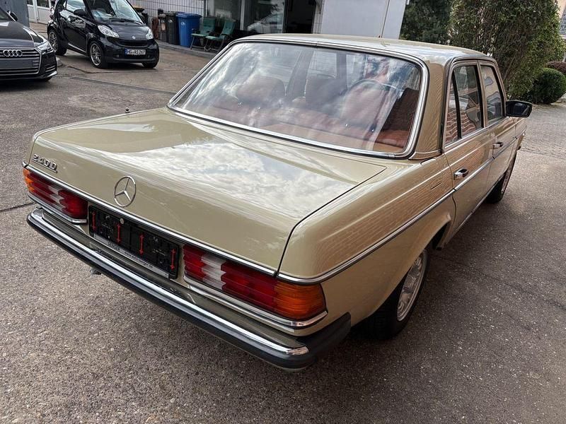 Gebraucht Mercedes 240 72 PS (52 kW) 1982 Grün Limousine