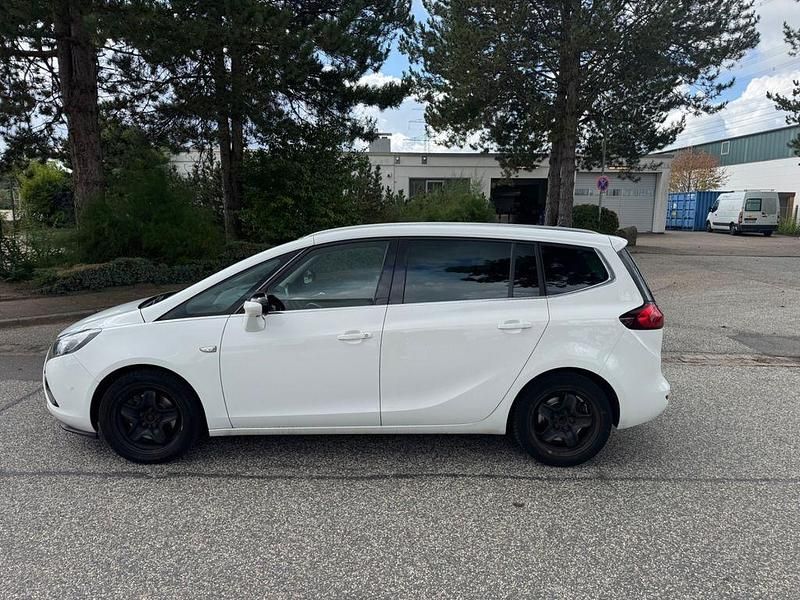 Weiß Gebraucht 2012 Opel Zafira Tourer Sport Van / Kleinbus | 4.599 € (Superpreis) - Bild 1/4