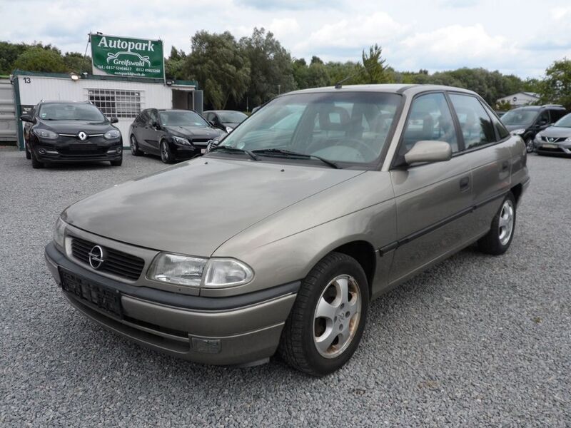 Gebraucht 1995 Opel Astra Limousine | 990 € - Bild 1/4