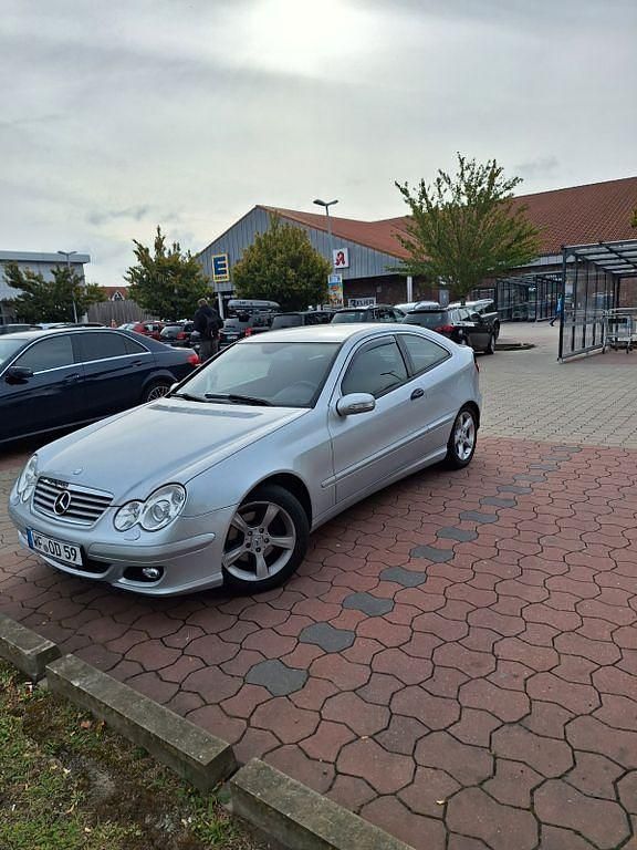 Silber Gebraucht 2007 Mercedes CL200 Coupé | 3.400 € - Bild 1/4