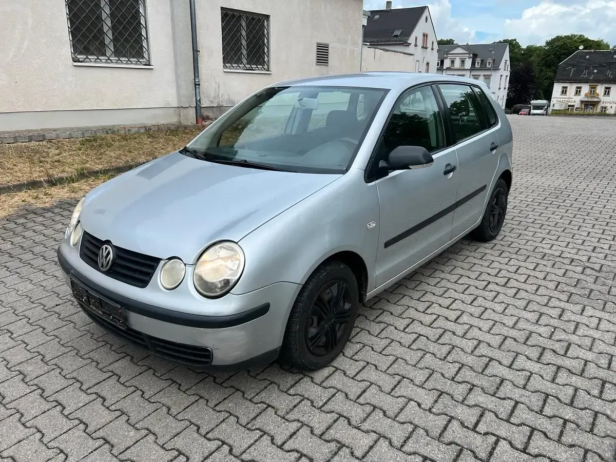 Gebraucht VW Polo 48 PS (35 kW) 2002 Silber Kleinwagen