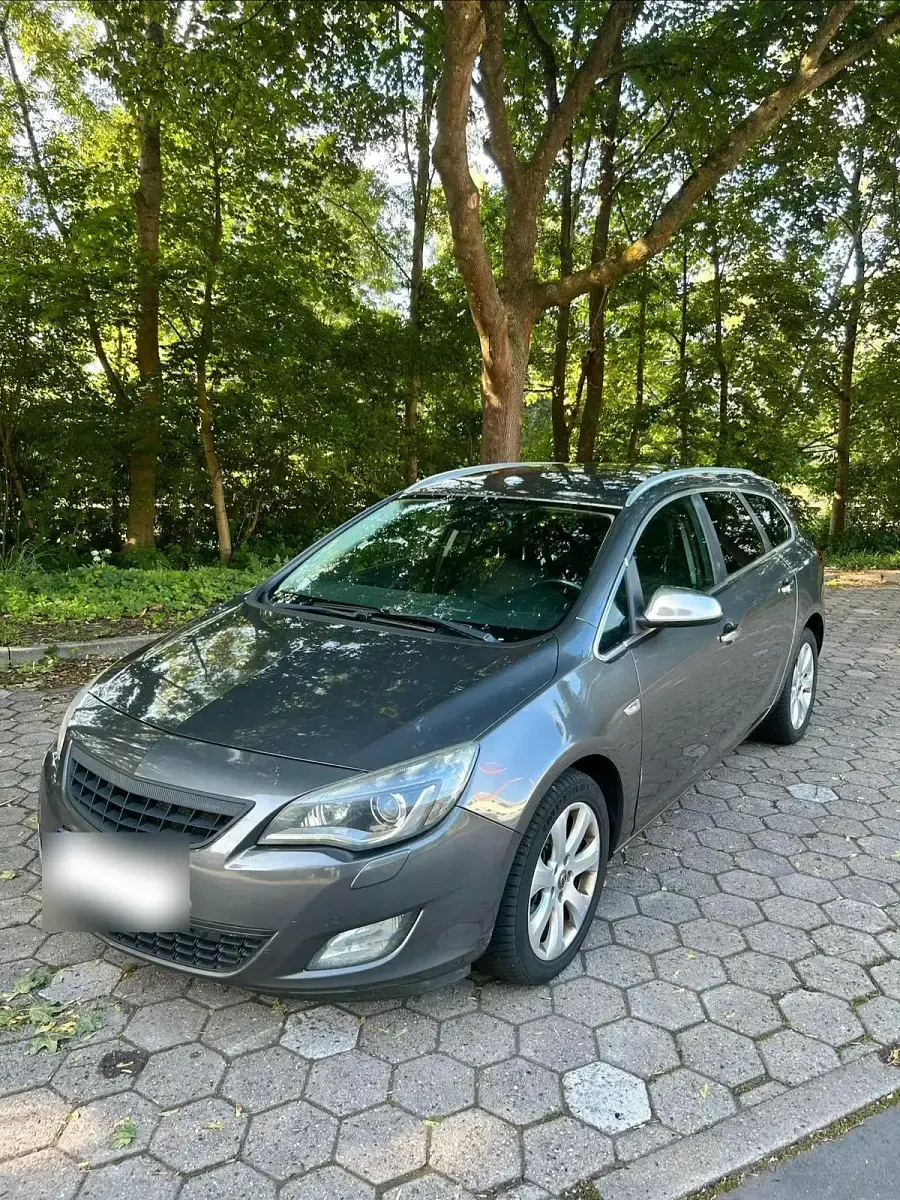 Gebraucht Opel Astra 165 PS (121 kW) 2012 Grau Kombi