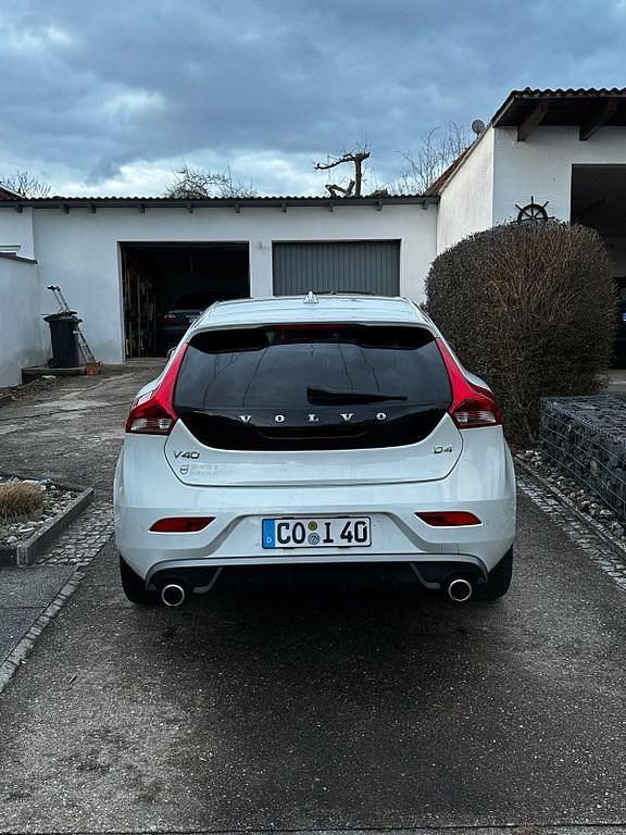 Gebraucht Volvo V40 R-Design 190 PS (139 kW) 2015 Weiß Limousine