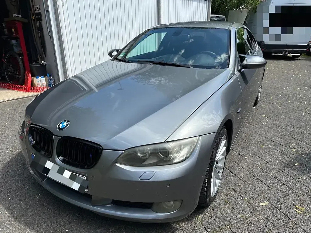 Gebraucht BMW 325 218 PS (160 kW) 2009 Grau Coupé