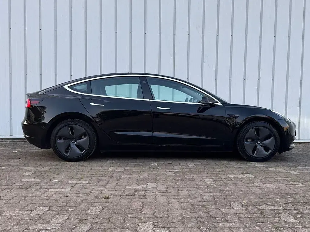 Used Tesla Model 3 Standard Range 239 kW (325 HP) 2019 Black Sedan