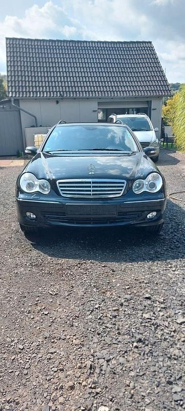 Schwarz Gebraucht 2005 Mercedes C200 Avantgarde Kombi | 2.200 € (Superpreis) - Bild 1/4