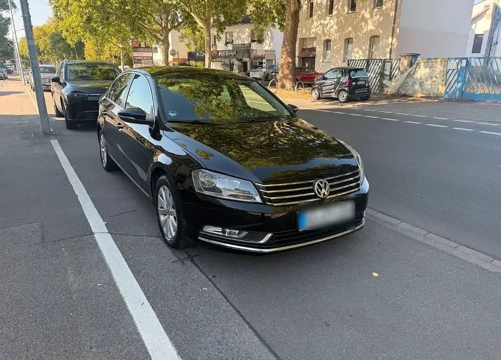 Gebraucht VW Passat Trendline 140 PS (102 kW) 2014 Schwarz Limousine