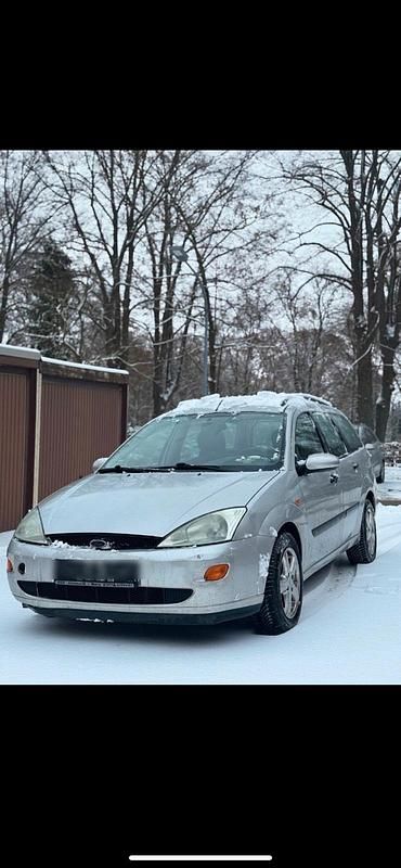 Grau Gebraucht 2001 Ford Focus Kombi | 500 € (Guter Preis) - Bild 1/4