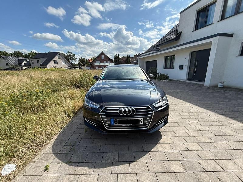 Gebraucht Audi A4 Sport 150 PS (110 kW) 2018 Blau Limousine