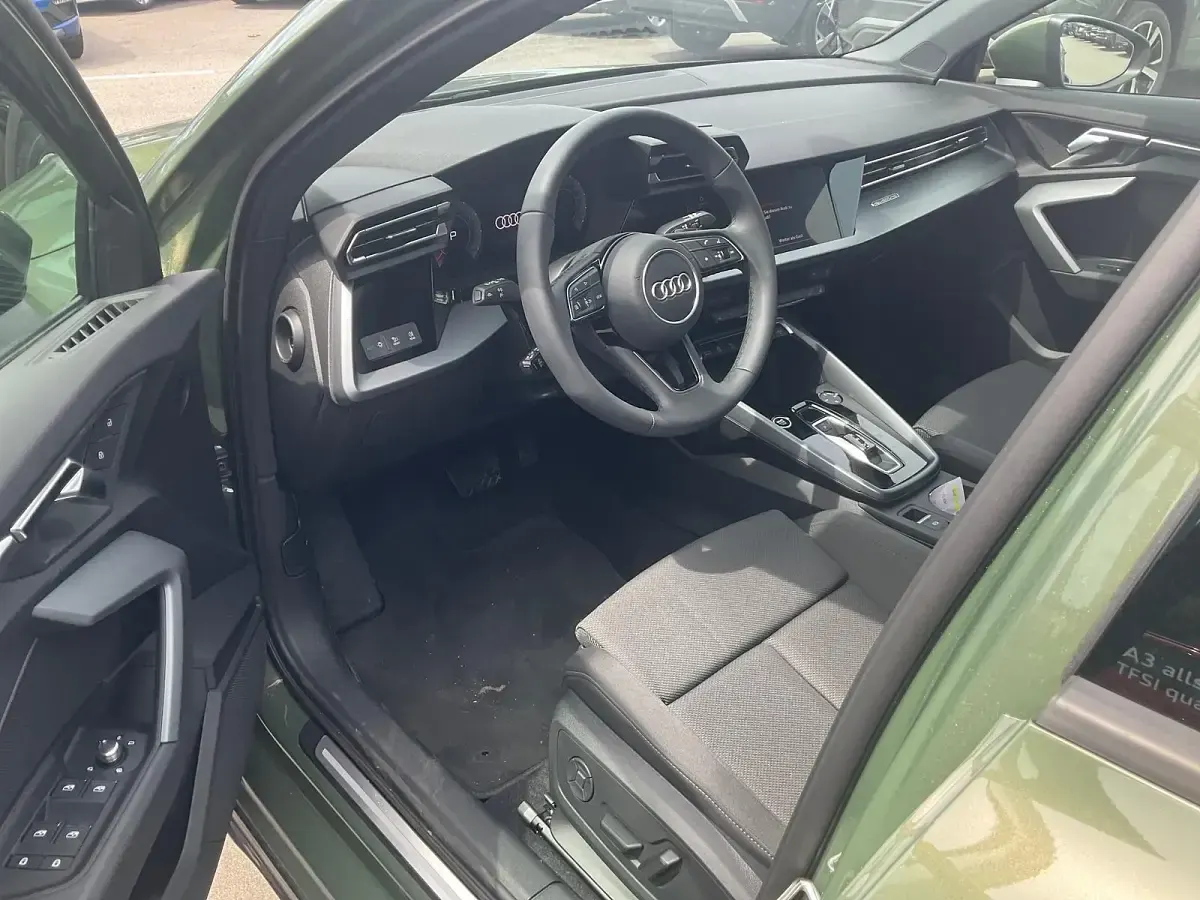 Gebraucht Audi A3 204 PS (150 kW) 2026 Distriktgrün metallic SUV