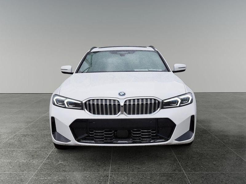 Neu BMW 330e M Sport 292 PS (214 kW) 2025 Weiß Kombi