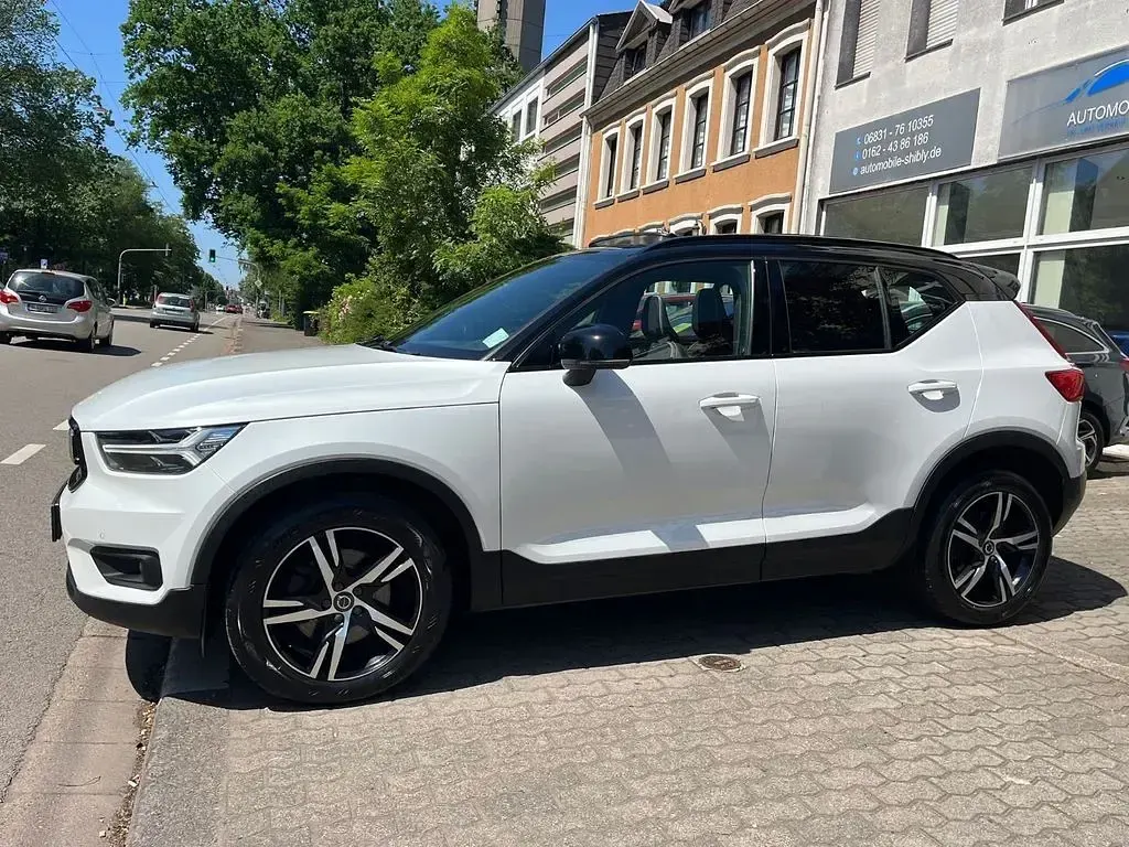 Używany Volvo XC40 R-Design 150 KM (110 kW) 2018 Biały SUV