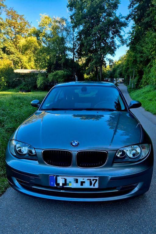 Grau Gebraucht 2009 BMW 116 Kleinwagen | 4.900 € (Fairer Preis) - Bild 1/4