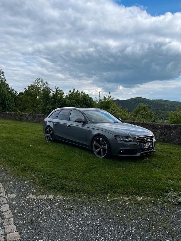 Grau Gebraucht 2011 Audi A4 S-Line Kombi | 8.000 € (Fairer Preis) - Bild 1/4