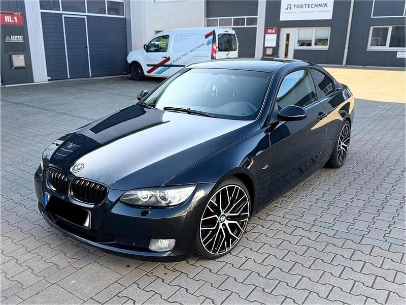 Gebraucht BMW 320 177 PS (130 kW) 2008 Schwarz Coupé