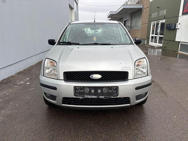 Gebraucht Ford Fusion Trend 80 PS (58 kW) 2004 Polarsilber metallic (metallic) Limousine