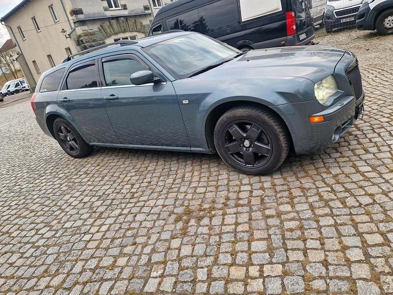 Grün Gebraucht 2006 Chrysler 300C Kombi | 4.900 € - Bild 1/4