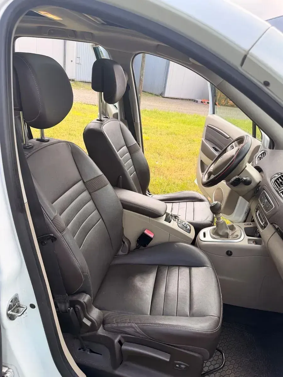 Gebraucht Renault Scénic III Luxe 160 PS (117 kW) 2011 Weiß Van / Kleinbus
