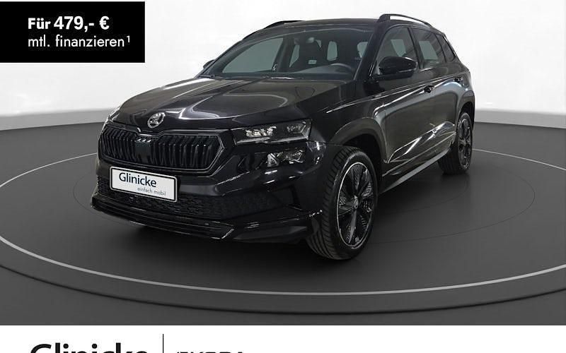 Schwarz Neu 2025 Skoda Karoq SportLine SUV | 35.986 € (Fairer Preis) - Bild 1/4