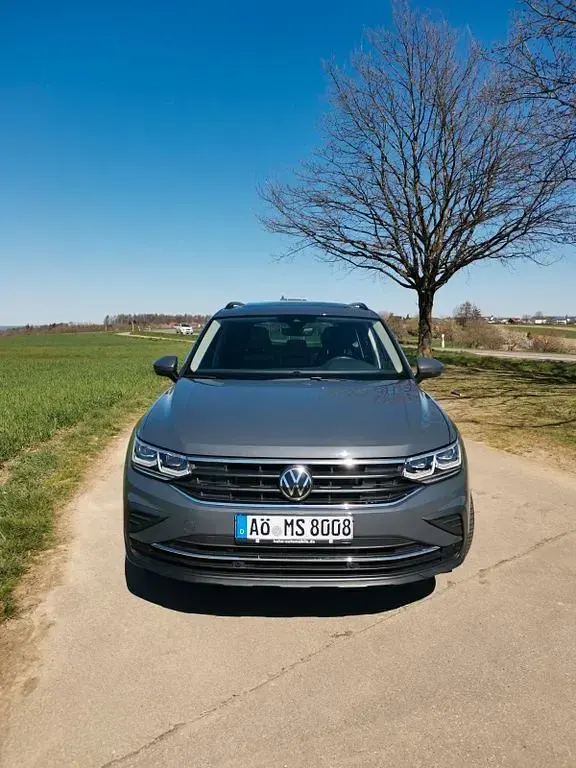Gebraucht VW Tiguan Life 150 PS (110 kW) 2023 Grau SUV