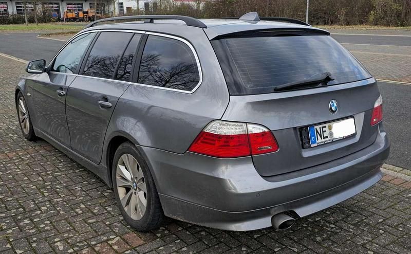 Gebraucht BMW 520 163 PS (119 kW) 2009 Grau Kombi