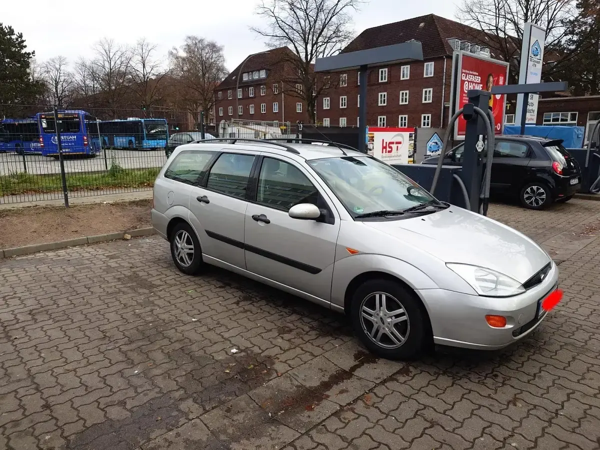 Gebraucht Ford Focus 100 PS (73 kW) 2001 Silber Kombi