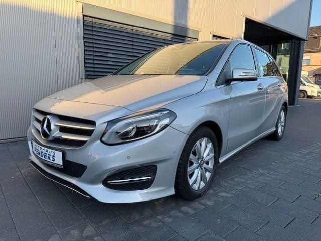 Silber Gebraucht 2016 Mercedes B200 Urban Van / Kleinbus | 17.990 € (Fairer Preis) - Bild 1/4