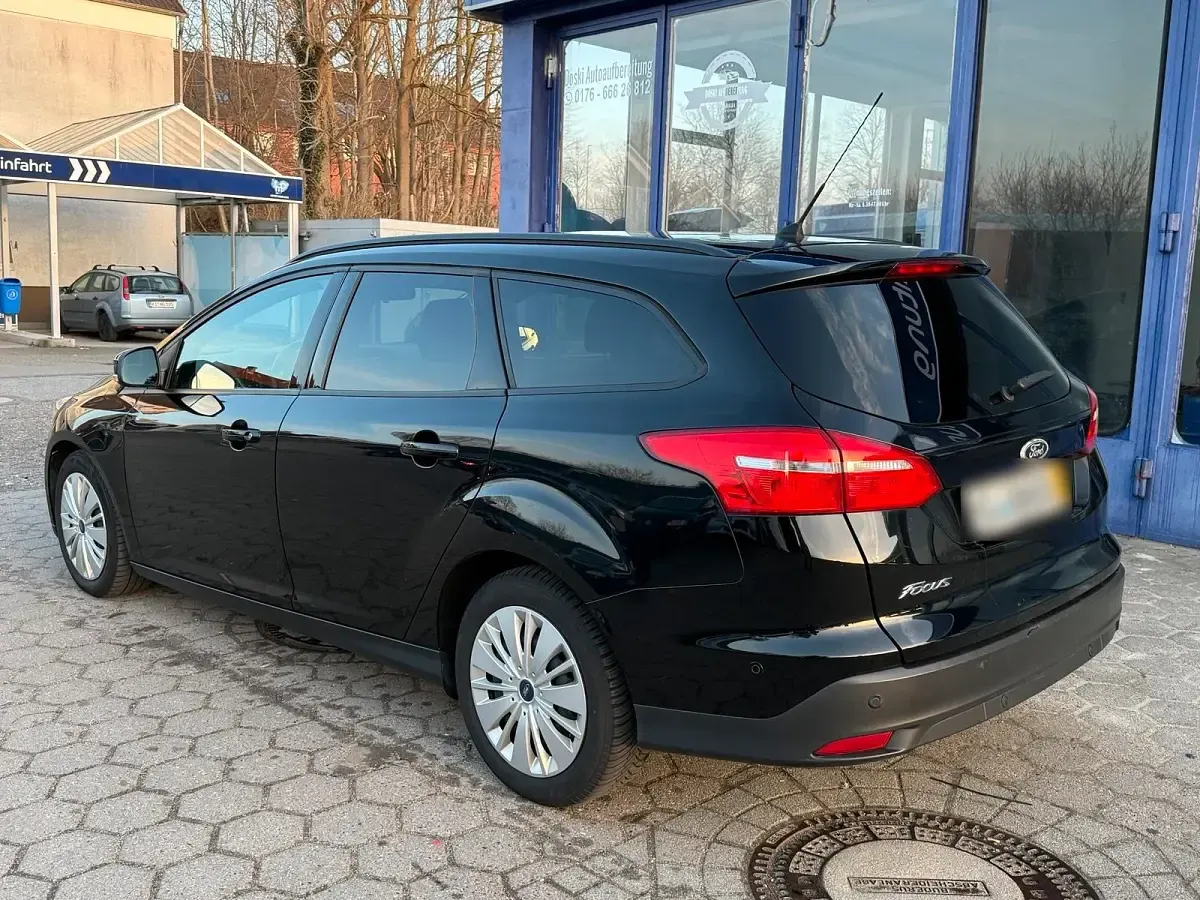 Gebraucht Ford Focus 120 PS (88 kW) 2016 Schwarz Kombi