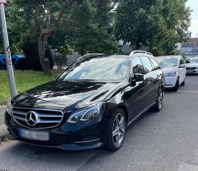 Schwarz Gebraucht 2014 Mercedes E200 AMG Kombi | 10.000 € (Guter Preis) - Bild 1/4