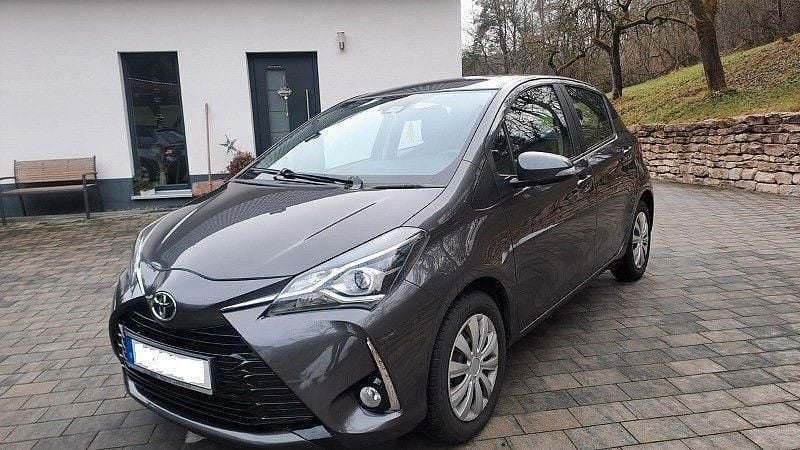 Gebraucht Toyota Yaris Style 111 PS (81 kW) 2019 Grau Kleinwagen