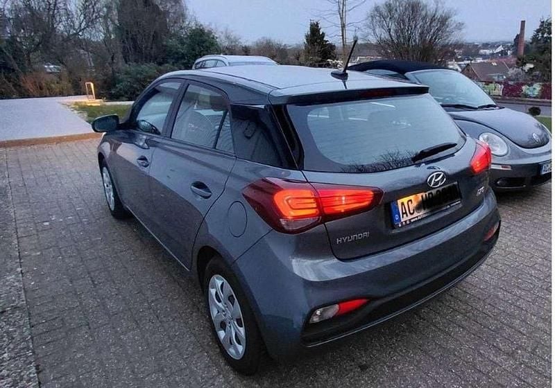 Gebraucht Hyundai i20 Active 101 PS (74 kW) 2018 Grau Kleinwagen