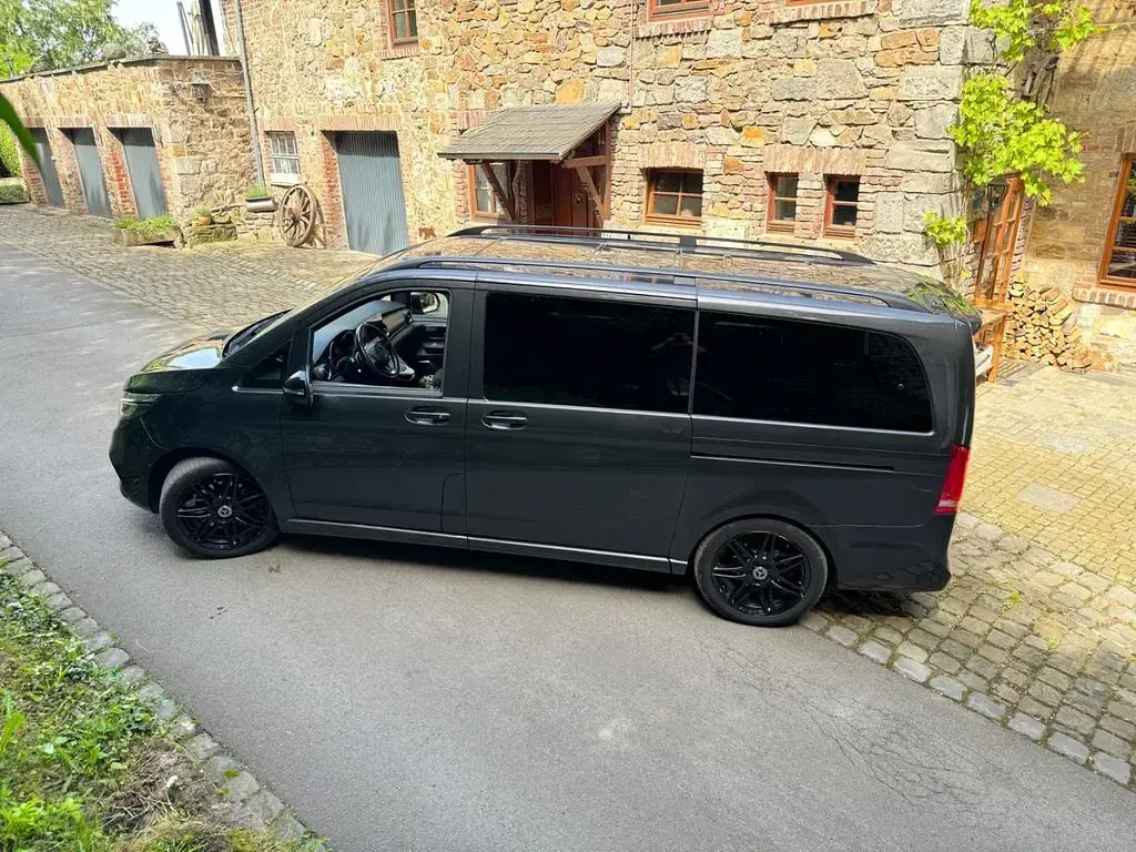 Gebraucht Mercedes V250 Avantgarde 190 PS (139 kW) 2021 Grau Van / Kleinbus