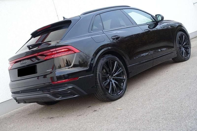 Gebraucht Audi Q8 S-Line 286 PS (210 kW) 2023 Mythosschwarz SUV