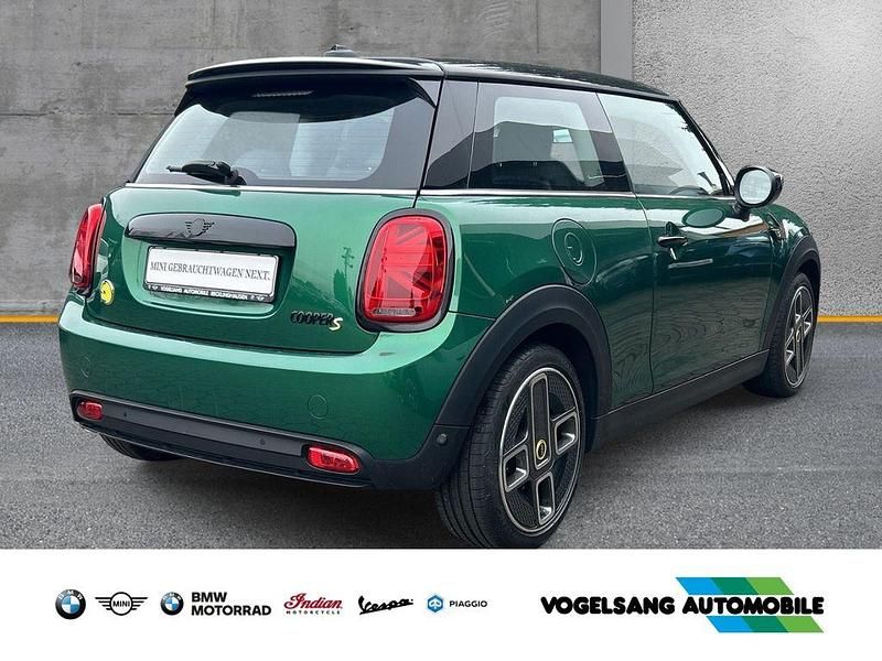 Gebraucht Mini Cooper SE Classic 135 kW (184 PS) 2023 British racing green iv Kleinwagen