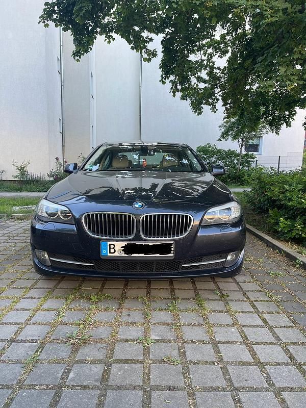 Grau Gebraucht 2010 BMW 530 Limousine | 9.000 € (Guter Preis) - Bild 1/4