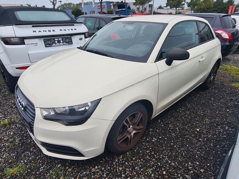 Amalfiweiss (metallic) Gebraucht 2012 Audi A1 Attraction Kleinwagen | 3.999 € (Guter Preis) - Bild 1/2