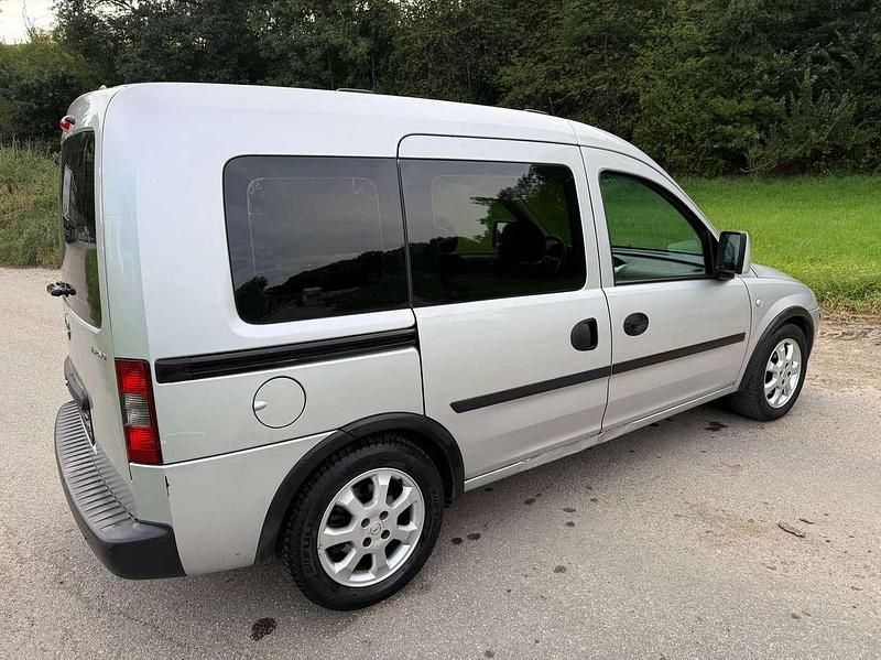 Usata Opel Combo 97 CV (71 kW) 2006 Argento Monovolume