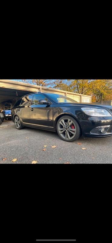 Schwarz Gebraucht 2010 Skoda Octavia Kombi | 3.999 € (Guter Preis) - Bild 1/4