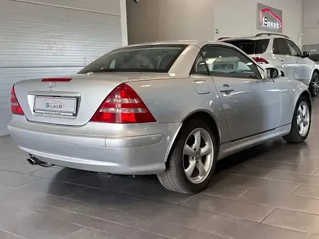 Gebraucht Mercedes SLK320 218 PS (160 kW) 2003 Silber Cabrio
