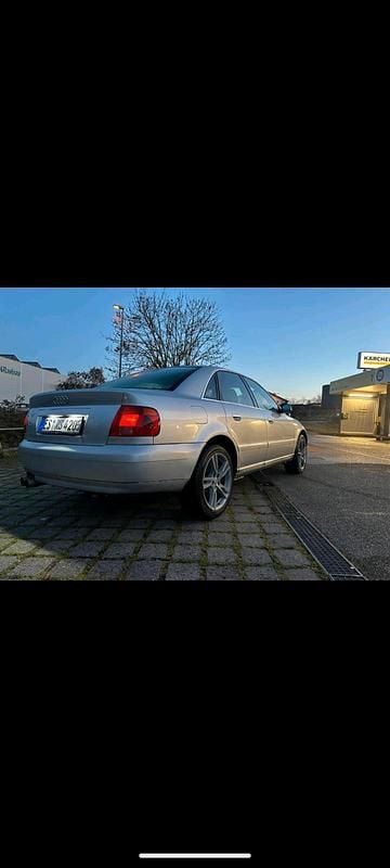 Silber Gebraucht 2000 Audi A4 Limousine | 1.000 € (Superpreis) - Bild 1/4