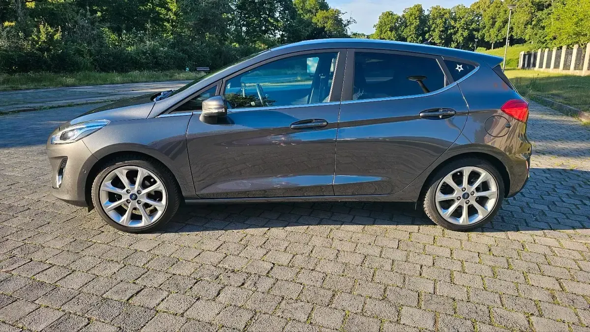 Gebraucht Ford Fiesta Titanium 125 PS (91 kW) 2018 Grau Kleinwagen