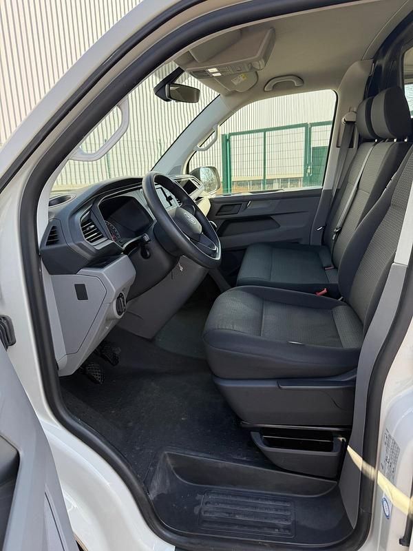 Gebraucht VW Transporter 110 PS (80 kW) 2022 Grau Van