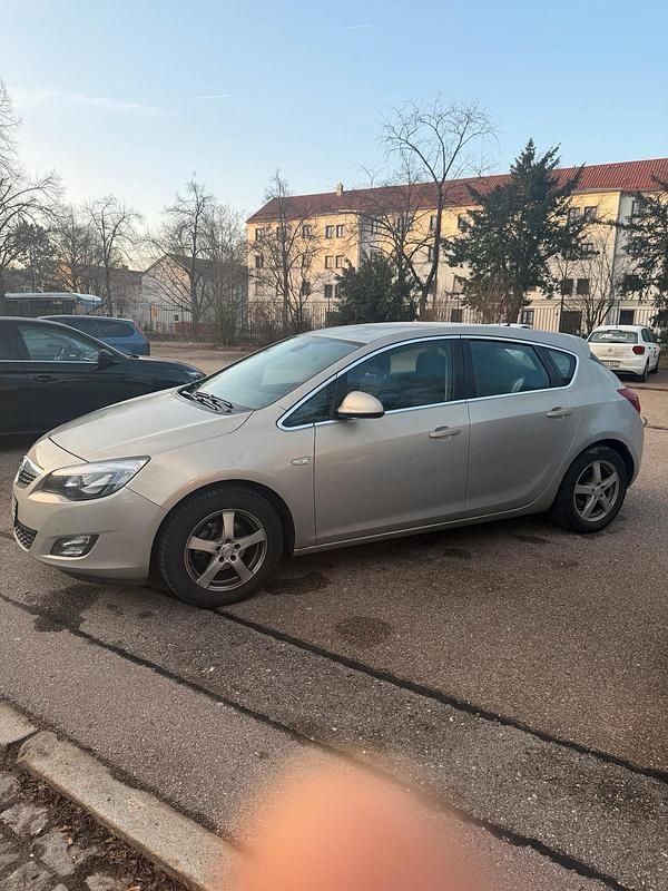 Gebraucht Opel Astra 116 PS (85 kW) 2010 Grau Limousine