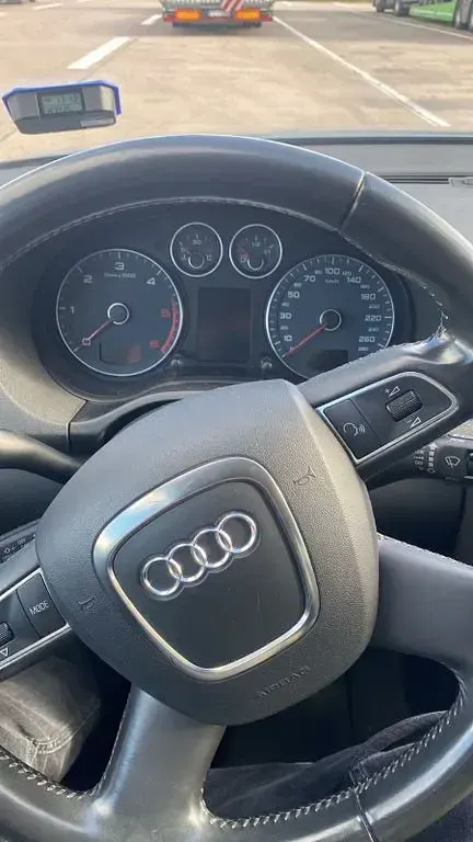 Gebraucht Audi A3 Attraction 140 PS (102 kW) 2011 Grau Kleinwagen