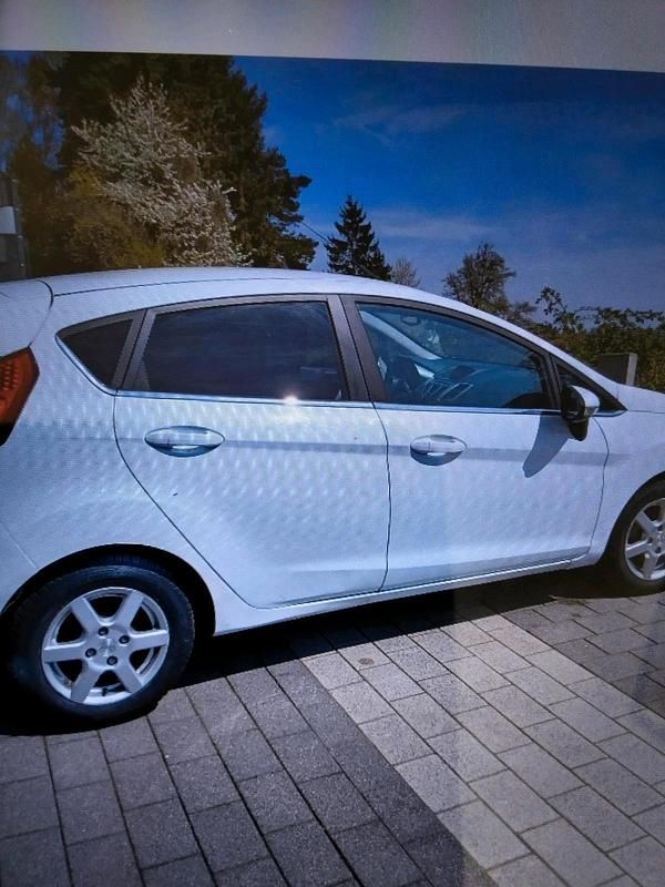Gebraucht Ford Fiesta 88 PS (64 kW) 2009 Weiß Kleinwagen