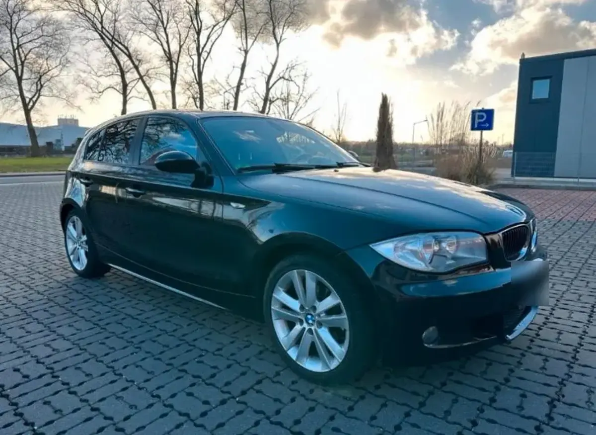 Gebraucht BMW 118 122 PS (89 kW) 2006 Schwarz Kleinwagen