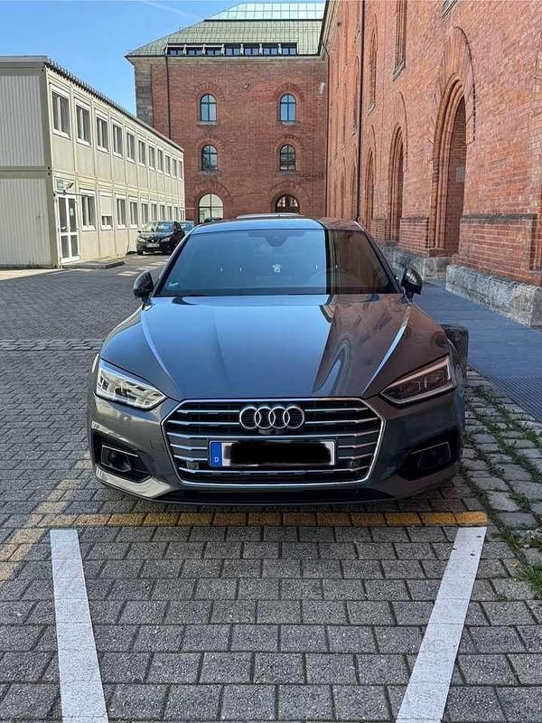 Grau Gebraucht 2018 Audi A5 Sportback Sport Coupé | 28.250 € (Etwas zu teuer) - Bild 1/4