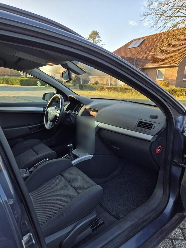 Gebraucht Opel Astra 140 PS (102 kW) 2009 Kombi