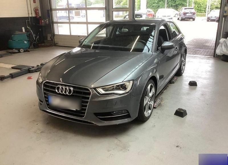 Gebraucht Audi A3 Sportback 150 PS (110 kW) 2013 Grau Kleinwagen